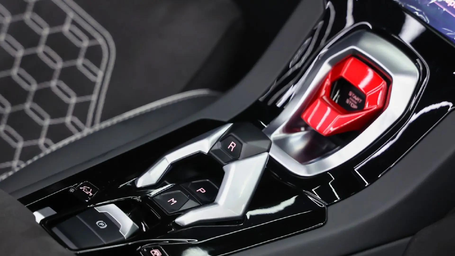 Lamborghini Huracan Evo Spyder - View 2